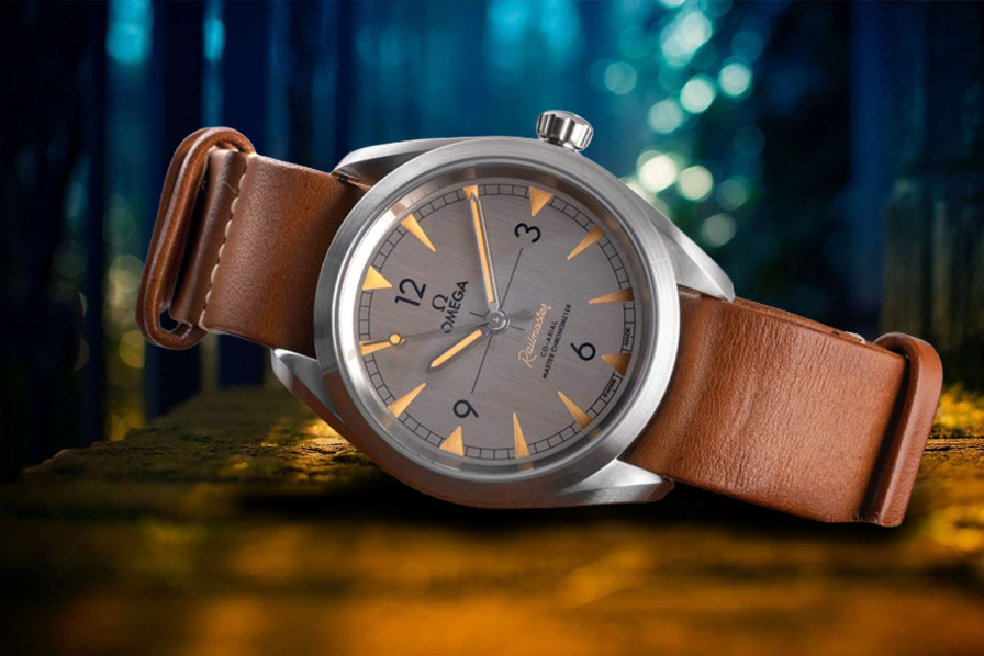 Omega Railmaster Co-Axial Master Chronometer 40 mm en acero, esfera gris plata cepillada y correa NATO de cuero